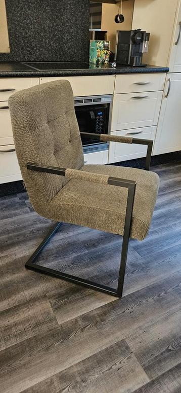 Stoelen  beschikbaar voor biedingen