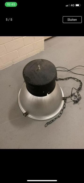 Industriële fabrieks hanglamp beschikbaar voor biedingen