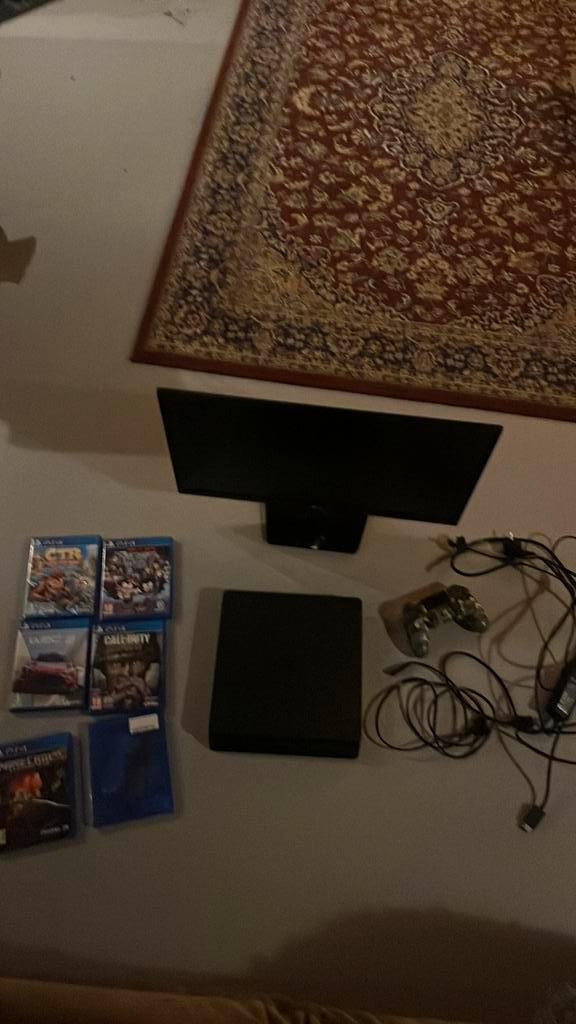 Ps4 1tb + monitor + 6 spellen, Spelcomputers en Games, Spelcomputers | Sony PlayStation 4, Zo goed als nieuw, Slim, 1 TB, Met 1 controller