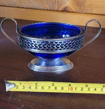 BLAUW GLASWERK beschikbaar voor biedingen