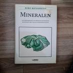 Svenek - Mineralen - beschrijving van meer dan 100 mineralen, Ophalen of Verzenden, Zo goed als nieuw, Svenek