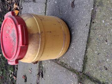 Afsluitbare opslag ton beschikbaar voor biedingen