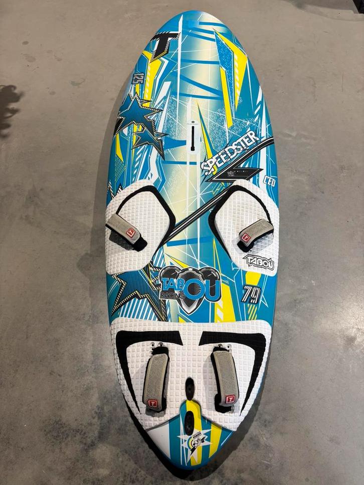 Tabou Speedster CED - 128L, Watersport en Boten, Windsurfen, Gebruikt, Plank, Minder dan 250 cm, Met vin(nen), Ophalen