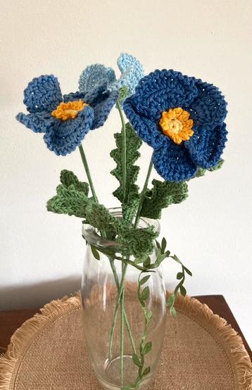 * Gehaakte klaproos - klaprozen - papaver rood + blauw 8,5cm beschikbaar voor biedingen