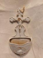Antiek Wijwaterbakje Kruisbeeld Porselein hoogte 16 cm., Ophalen of Verzenden