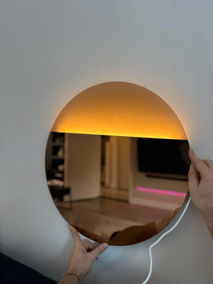 Moderne gouden spiegel lamp met LED verlichting, Huis en Inrichting, Lampen | Wandlampen, Zo goed als nieuw, Glas, Ophalen of Verzenden