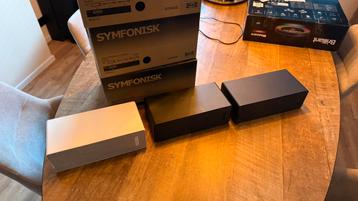 3x Ikea Symfonisk Sonos speakers, 2x zwart, 1x wit, 1 beugel beschikbaar voor biedingen