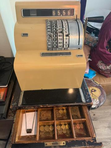 Vintage kassa werkt uitstekend beschikbaar voor biedingen