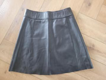 Prachtig zwart leren rokje van Massimo Dutti, maat S beschikbaar voor biedingen