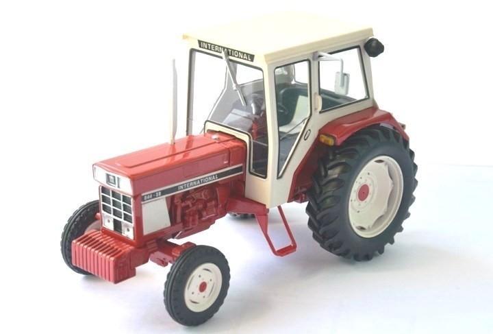 International 844 SB 2WD, Hobby en Vrije tijd, Modelauto's | 1:32, Nieuw, Tractor of Landbouw, Overige merken, Ophalen of Verzenden