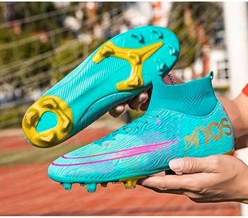 Nieuwe voetbal schoenen maat 38. Binnenzool 24.3 cm beschikbaar voor biedingen