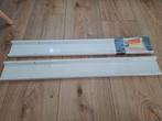 Twee witte wandplankjes / Commodeplankjes, Ophalen, Gebruikt