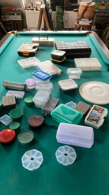 Voeremmer , sorteerdozen , madendoosjes etc beschikbaar voor biedingen