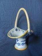 Plateel bloemenmand met hengstel Kon. Zuid Holland h 17,7 cm, Ophalen of Verzenden