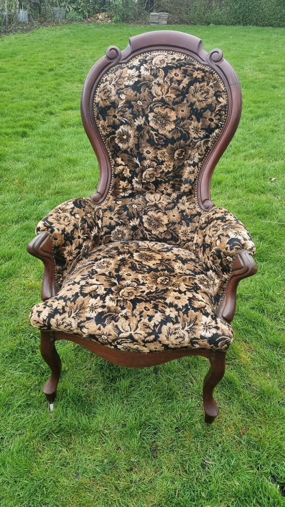 Antieke crapaud armstoel notenhout, Antiek en Kunst, Antiek | Meubels | Stoelen en Banken, Ophalen