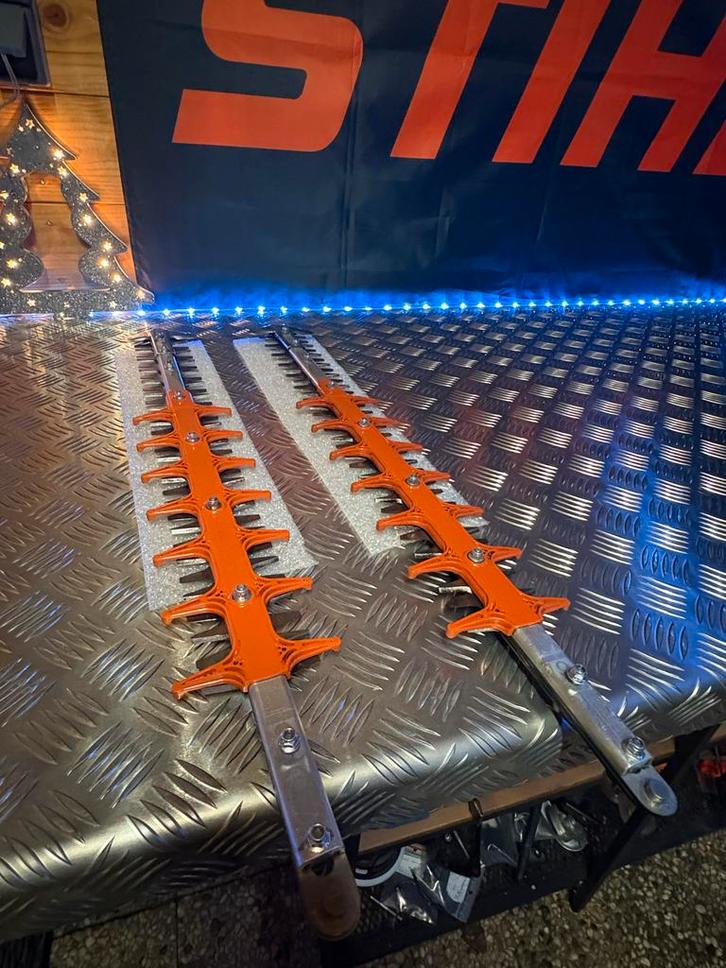 Stihl HS 81R- HS 82 R  versie heggenschaar messen 60 cm, Tuin en Terras, Heggenscharen, Zo goed als nieuw, Benzine, Ophalen