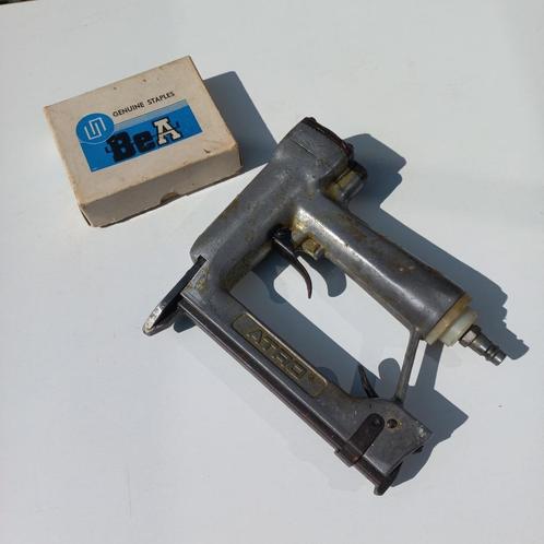 ATRO  StoffeerTacker.  Lange 22 mm nieten., Hobby en Vrije tijd, Overige Hobby en Vrije tijd, Gebruikt, Ophalen of Verzenden