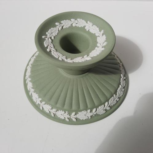 Wedgwood green jasperware kandelaar, Antiek en Kunst, Antiek | Kandelaars, Keramiek of Aardewerk, Ophalen of Verzenden