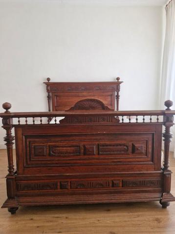 antiek bed 2.00 meter  - 1.40 meter beschikbaar voor biedingen