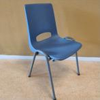 Mooie kunststof kantine stoelen (23x) + tafels (2x), Gebruikt, Blauw, Ophalen of Verzenden, Functioneel