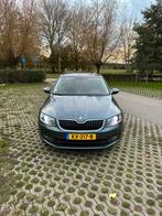 Skoda Octavia 1.6 TDI 81KW Dsg-7 2016 Grijs, Auto's, Skoda, Zwart, 4 cilinders, Parkeersensor, Origineel Nederlands