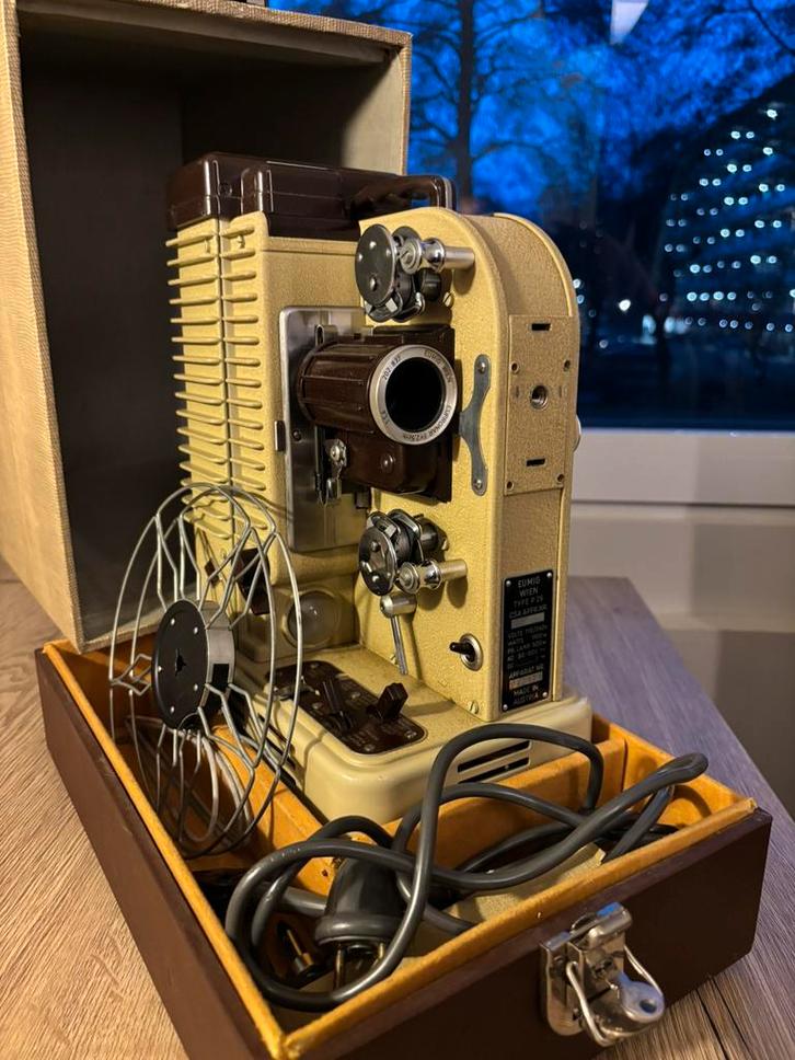 Eumig P26 8mm filmprojector vintage met koffer, Verzamelen, Fotografica en Filmapparatuur, Projector, 1940 tot 1960, Ophalen