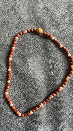 42 cm lange ketting bruin met pareltjes magneetsluiting, Ophalen of Verzenden, Zo goed als nieuw, Bruin, Overige materialen