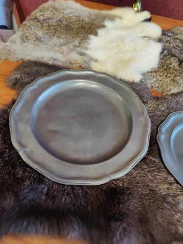 Antiek Tinnen Bordschalen Set - Geschulpte Rand - Decoratief beschikbaar voor biedingen