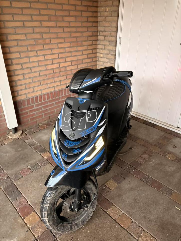 Zip 50cc 4T, Fietsen en Brommers, Scooters | Piaggio, Gebruikt, Zip, Maximaal 45 km/u, Benzine, Ophalen of Verzenden