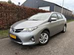 Toyota Auris Touring Sports 1.8 Hybrid Aspiration / NAVI / C, Auto's, Toyota, Euro 5, Gebruikt, Origineel Nederlands, Hybride Elektrisch/Benzine