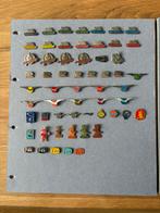 Speltjes pins op Hartberger blad verzamelmap album, Verzamelen, Ophalen of Verzenden, Gebruikt, Overige onderwerpen, Speldje of Pin
