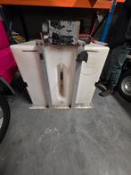 Twee watertanks voor glazenwasserij, Ophalen