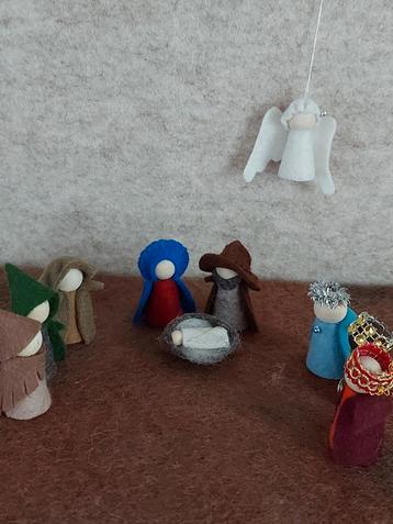 kerstfiguren, kegelpopjes/pegdolls gemaakt van wolvilt beschikbaar voor biedingen