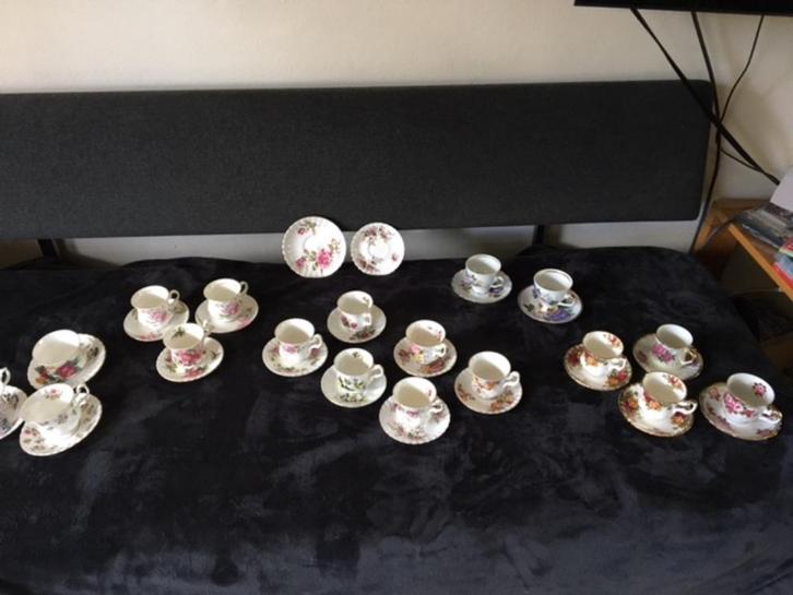 18 Engelse kop en schotels, Huis en Inrichting, Keuken | Servies, Zo goed als nieuw, Bord(en), Overige stijlen, Aardewerk, Ophalen