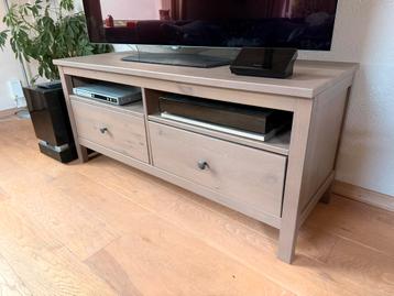 TV Meubel - Ikea beschikbaar voor biedingen