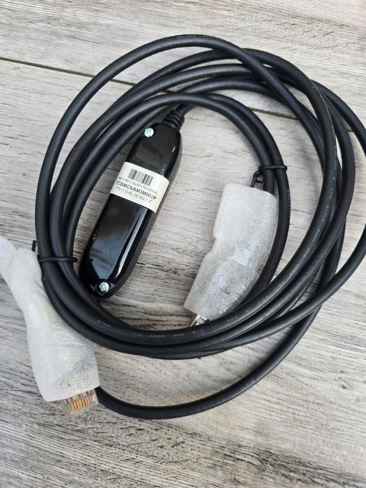 Schneider  TCSMCNAM3M002P USB to Modbus SL Universal Cable., Computers en Software, Pc- en Netwerkkabels, Ophalen of Verzenden