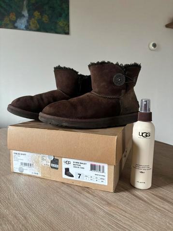 UGG Australia bailey button choco maat 38 laag beschikbaar voor biedingen