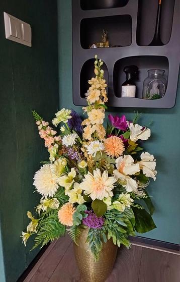 Prachtige zijden bloemen boeket nieuw  beschikbaar voor biedingen