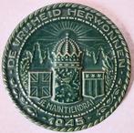 Groen aardewerk bordje.tekst de vrijheid herwonnen, Ophalen of Verzenden