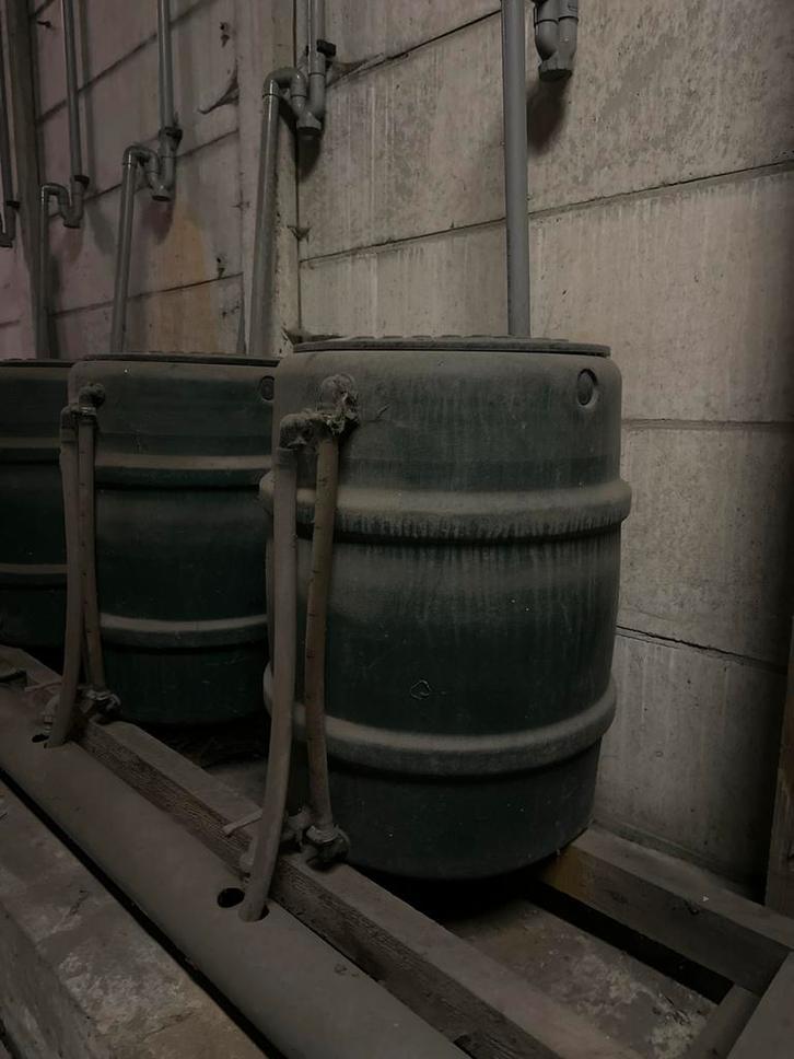 Regenton - waterton 100 l, Tuin en Terras, Regentonnen, Gebruikt, Kunststof, 75 tot 150 liter, Met kraantje, Ophalen