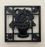 Vintage Franse gietijzeren onderzetter met rozen, Ophalen of Verzenden, Zo goed als nieuw, Pot of Pan