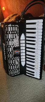 zwarte Guerrini 80/3 accordeon, Muziek en Instrumenten, Accordeons, 80-bas, Toetsaccordeon, Zo goed als nieuw, Met riemen