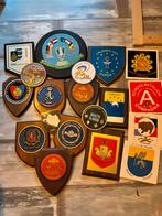 Groot kavel diverse onderdeel schildjes, Verzamelen, Verzenden, Landmacht, Nederland, Embleem of Badge