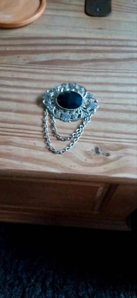 Antieke/Vintage Broche met Kettinkjes, Sieraden, Tassen en Uiterlijk, Broches, Gebruikt, Zilver, Zilver, 4 tot 7 cm, Met edelsteen