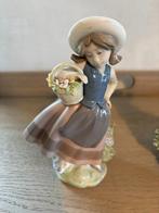 Lladro beeldje 'sweet scent' nummer 05221, Ophalen of Verzenden, Zo goed als nieuw, Mens