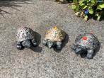 Drie decoratieve schildpadden met versierd schild - keramiek, Verzamelen, Ophalen, Zo goed als nieuw, Beeldje of Figuurtje
