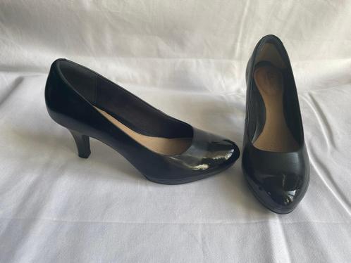 Clarks zwarte lakleren hoge hakken 38, Kleding | Dames, Schoenen, Zo goed als nieuw, Hoge laarzen, Zwart, Ophalen of Verzenden