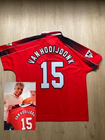 Pierre van Hooijdonk's Notthingham Forrest shirt 1997 + hand beschikbaar voor biedingen