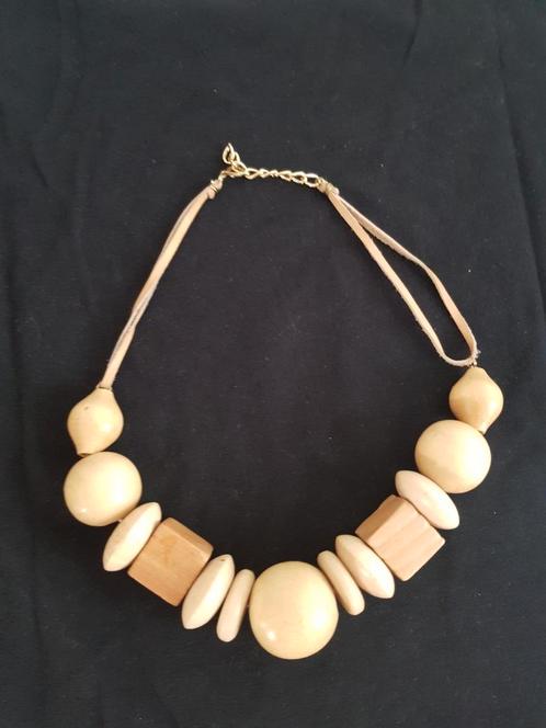 Korte houten ketting voor de natuurlijke uitstraling, Sieraden, Tassen en Uiterlijk, Kettingen, Gebruikt, Overige materialen, Bruin