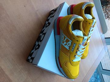 NAPAPIJRI DAMES SNEAKERS beschikbaar voor biedingen